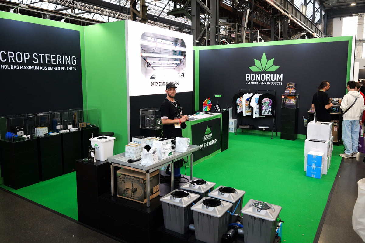 Bonorum-Stand auf der Cannafair 2026 mit Technik, Bewässerungssystemen und Merch